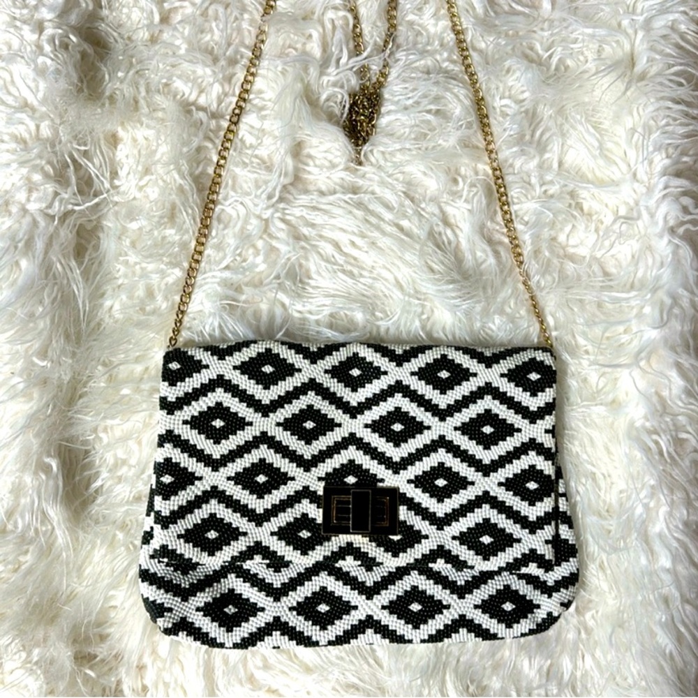 🙌🙌 BOGO 1/2 OFF 🙌🙌Black and White Beaded Clutch with Shoulder Strap LIKE NEW